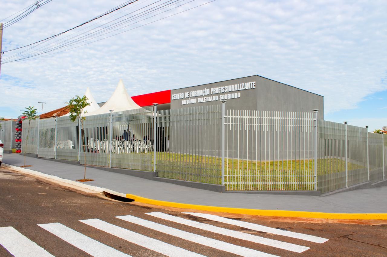 Centro de Formação Profissionalizante é inaugurado em Queiroz; no local será realizado o Curso Técnico em Agricultura em parceria inédita com a Clealco, Prefeitura e Governo de SP